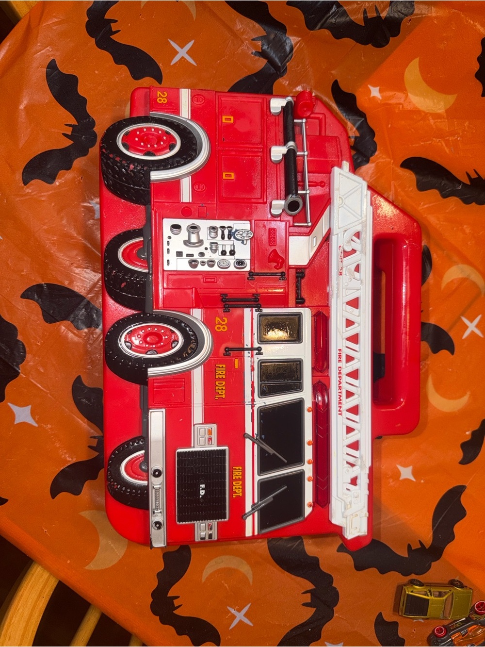 Vintage 1980s matchbox Red Fire Truck Play Case for Kids -